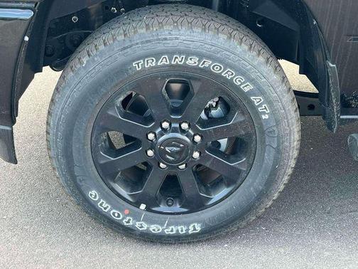 Diamond Black Crystal Pearlcoat 2026 RAM 2500 Tradesman Crew Cab 4x4 6'4' Box