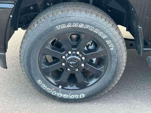 Diamond Black Crystal Pearlcoat 2026 RAM 2500 Tradesman Crew Cab 4x4 6'4' Box