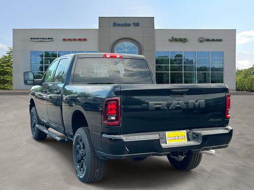 Diamond Black Crystal Pearlcoat 2026 RAM 2500 Tradesman Crew Cab 4x4 6'4' Box