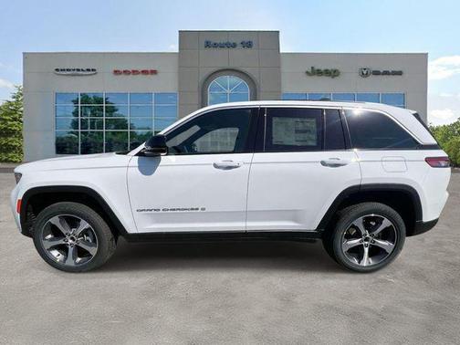 Bright White Clearcoat 2026 Jeep Grand Cherokee Limited