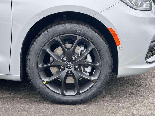 Silver Mist Clearcoat 2026 Chrysler Pacifica Limited