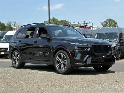 2025 BMW X7 M60i