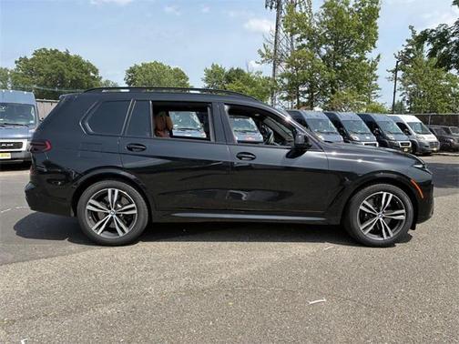2025 BMW X7 M60i