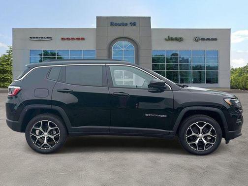 Diamond Black Crystal Pearlcoat 2026 Jeep Compass Limited