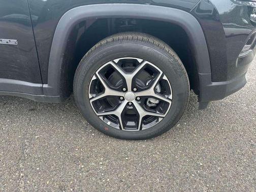 Diamond Black Crystal Pearlcoat 2026 Jeep Compass Limited