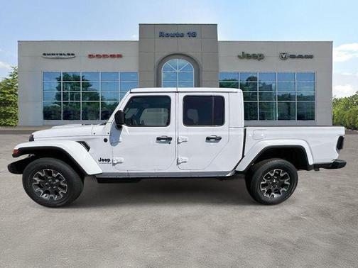 Bright White Clearcoat 2026 Jeep Gladiator Sahara 4x4