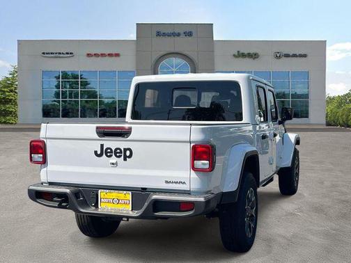 Bright White Clearcoat 2026 Jeep Gladiator Sahara 4x4