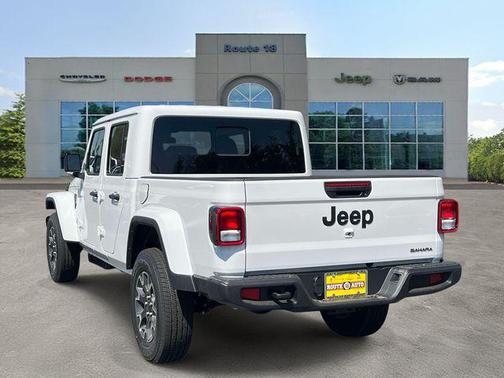 Bright White Clearcoat 2026 Jeep Gladiator Sahara 4x4