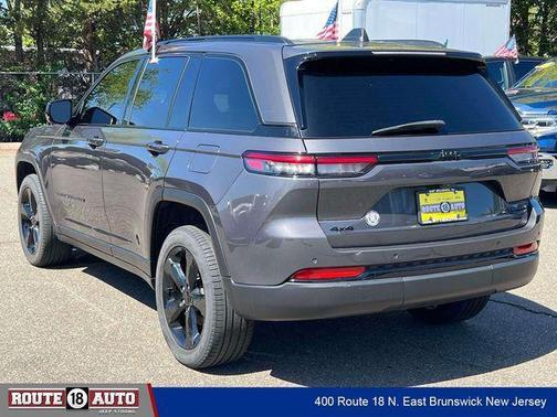Baltic Gray Metallic Clearcoat 2023 Jeep Grand Cherokee Limited
