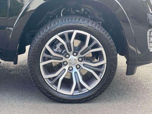Diamond Black Crystal Pearlcoat 2026 RAM 1500 ST