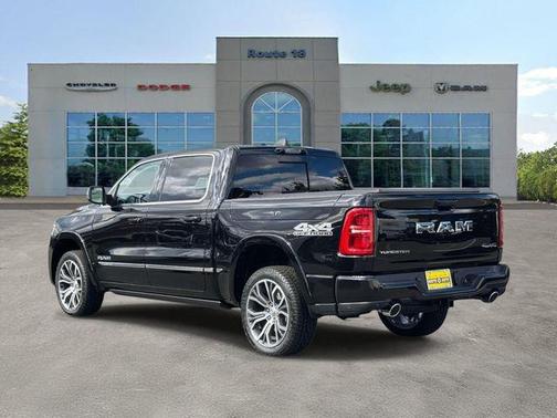 Diamond Black Crystal Pearlcoat 2026 RAM 1500 ST