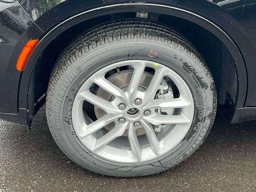 DB Black Crystal Clearcoat 2026 Dodge Durango GT