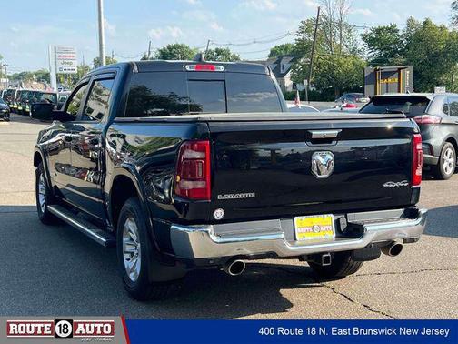 Diamond Black Crystal Pearlcoat 2021 RAM 1500 Laramie