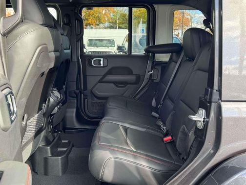 Granite Crystal Metallic Clearcoat 2026 Jeep Wrangler Rubicon