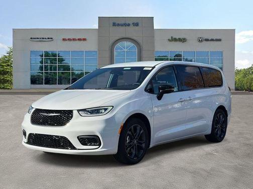 Bright White Clearcoat 2026 Chrysler Pacifica L