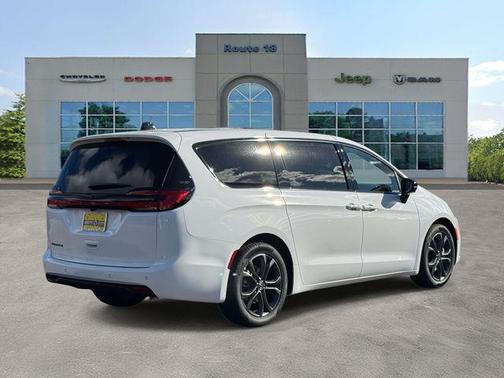 2026 Chrysler Pacifica L