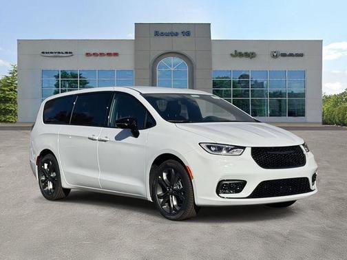 Bright White Clearcoat 2026 Chrysler Pacifica L