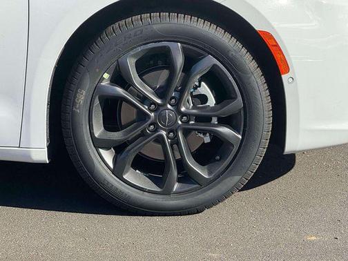 Bright White Clearcoat 2026 Chrysler Pacifica L