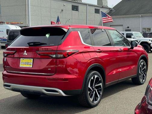 2022 Mitsubishi Outlander SE