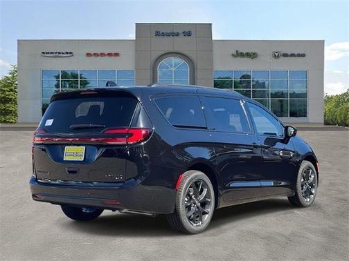 2026 Chrysler Pacifica Limited