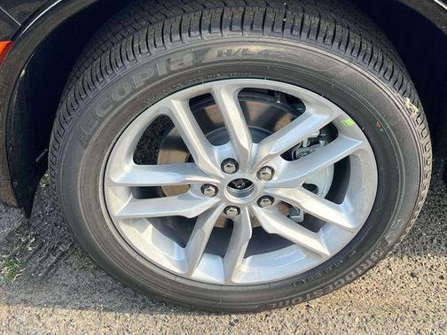 DB Black Crystal Clearcoat 2026 Dodge Durango GT
