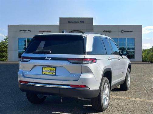 2025 Jeep Grand Cherokee Laredo