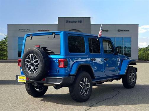 2025 Jeep Wrangler 4-Door Sahara 4x4