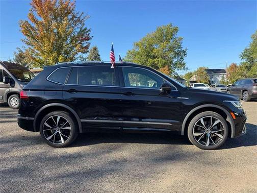 2022 Volkswagen Tiguan 2.0T SEL R-Line 4MOTION