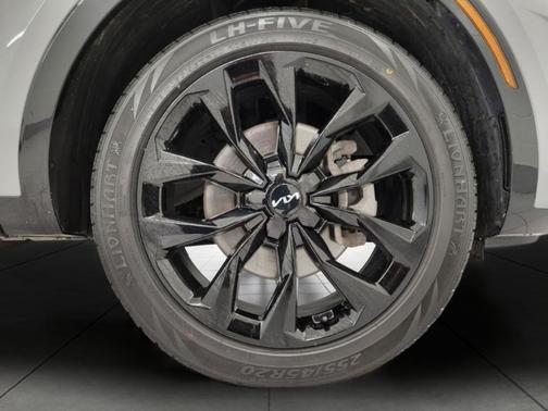 Wolf Gray 2023 Kia Sorento SX