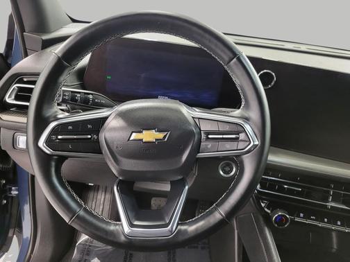 Lakeshore Blue Metallic 2025 Chevrolet Traverse LT