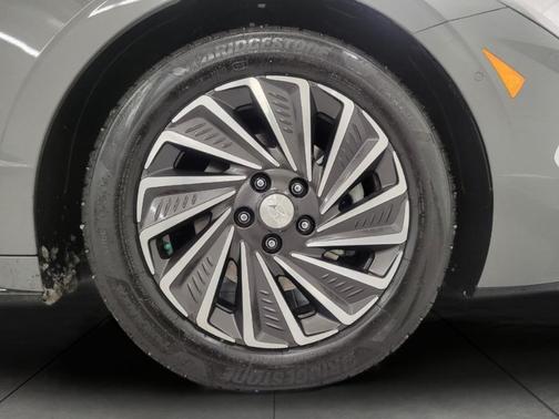 2023 Hyundai SONATA Hybrid Limited