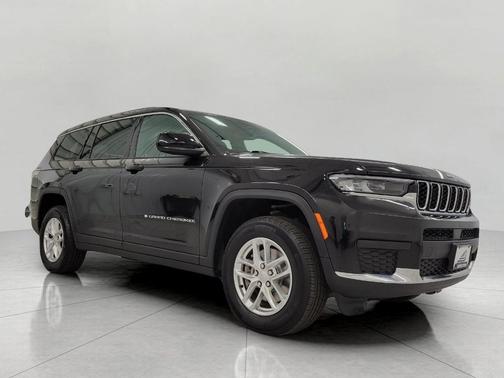 Diamond Black Crystal Pearlcoat 2024 Jeep Grand Cherokee L Laredo