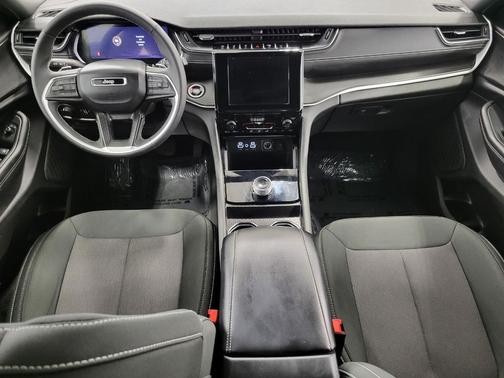 Diamond Black Crystal Pearlcoat 2024 Jeep Grand Cherokee L Laredo