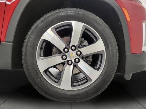 Radiant Red Tintcoat 2023 Chevrolet Traverse LT Leather