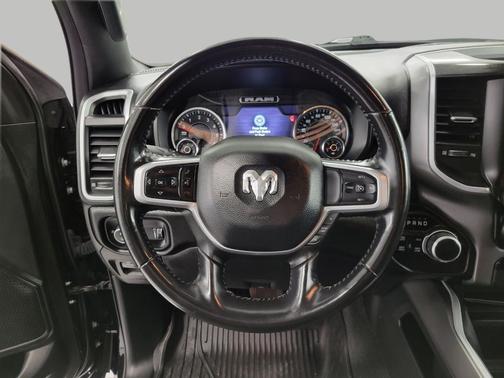 Diamond Black Crystal Pearlcoat 2022 RAM 1500 Big Horn/Lone Star