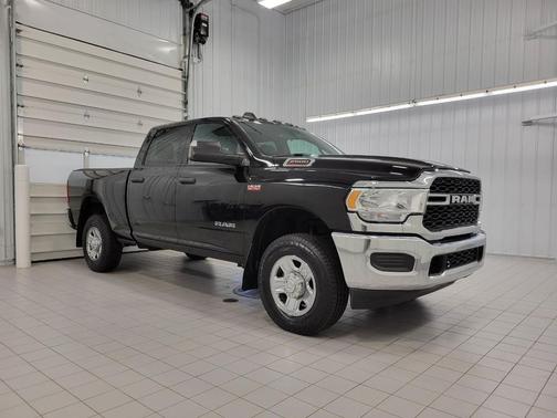 2022 RAM 2500 Tradesman Crew Cab 4x4 6'4' Box