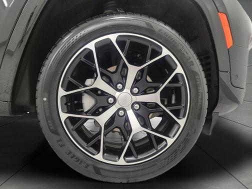 2023 Jeep Grand Cherokee Summit