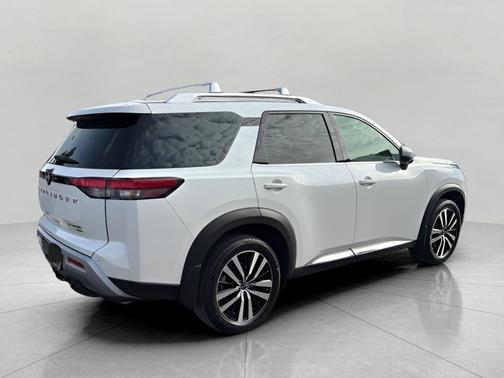 2023 Nissan Pathfinder Platinum 4WD