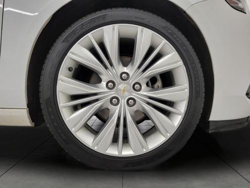 Iridescent Pearl Tricoat 2020 Chevrolet Impala Premier