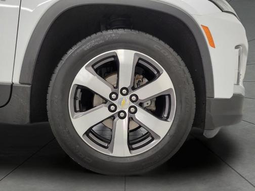 Summit White 2023 Chevrolet Traverse LT Leather
