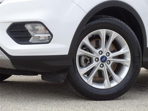 Photo 3 of 30 of 2018 Ford Escape SE