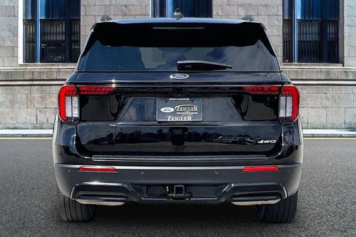 Agate Black Metallic 2025 Ford Explorer ST-Line