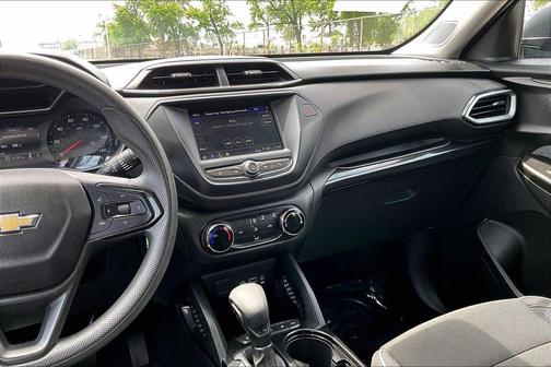 Blue Glow Metallic 2022 Chevrolet Trailblazer LS