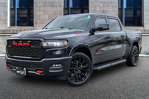 Diamond Black Crystal Pearlcoat 2025 RAM 1500 Big Horn/Lone Star