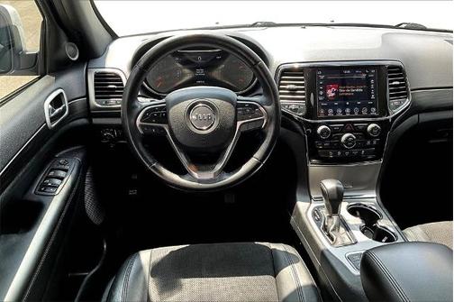 2022 Jeep Grand Cherokee LAREDO