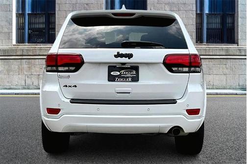 2022 Jeep Grand Cherokee LAREDO
