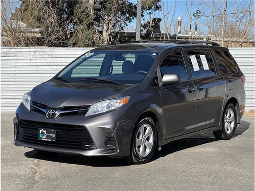 2018 Toyota Sienna LE