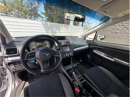 Ice Silver Metallic 2016 Subaru Impreza 2.0i