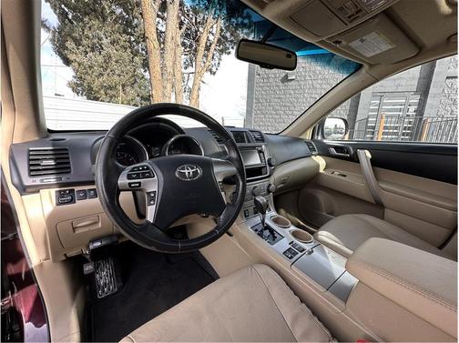 2013 Toyota Highlander SE