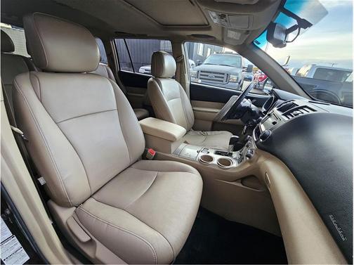 2013 Toyota Highlander SE